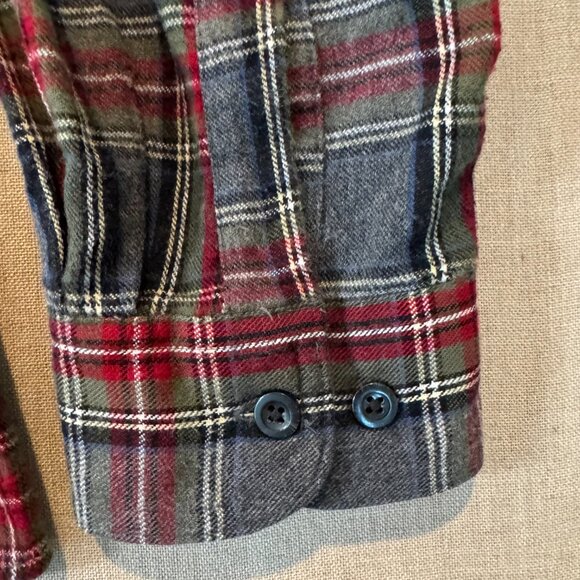 L.L. Bean Traditional Fit Flannel Shirt Mens L Regular Red Gray Plaid Cotton - Picture 2 of 5
